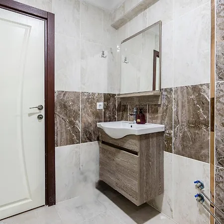 Duplex Flat W Nature View Balcony And Ac In 公寓